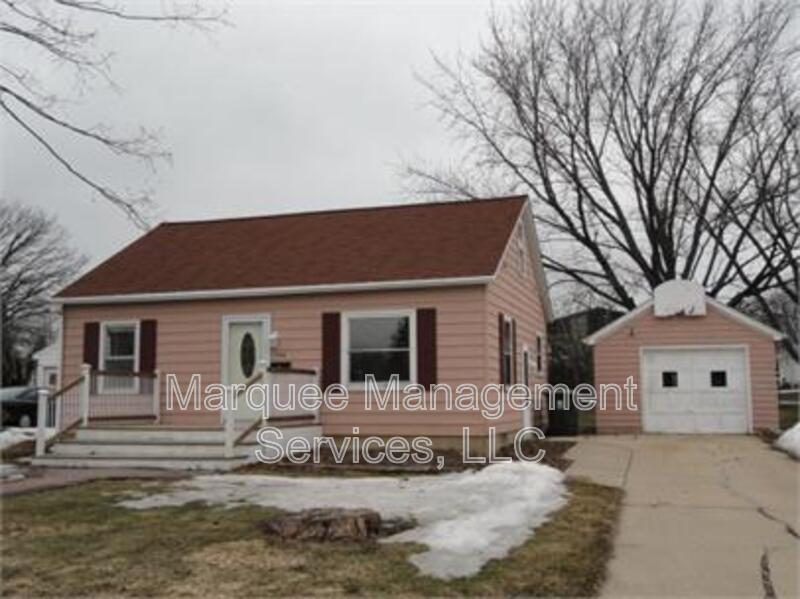 Sun Prairie House: 546 Kelly Street