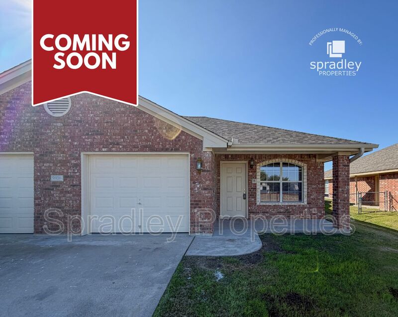 Killeen Townhome: 5702B Luxor Dr