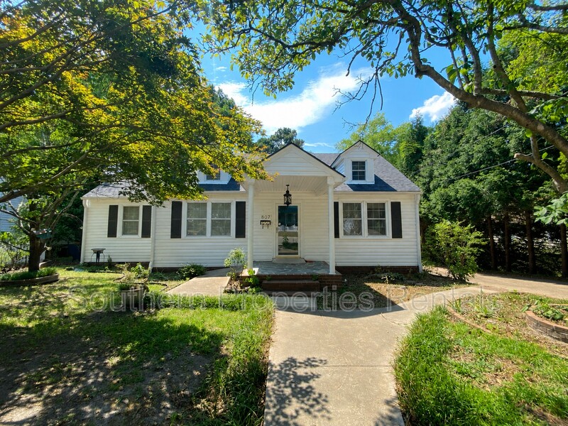 Fayetteville House: 807 Cape Fear Avenue