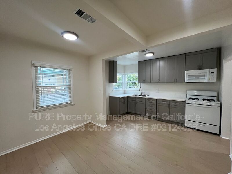 Inglewood House: 10306 Buford Ave