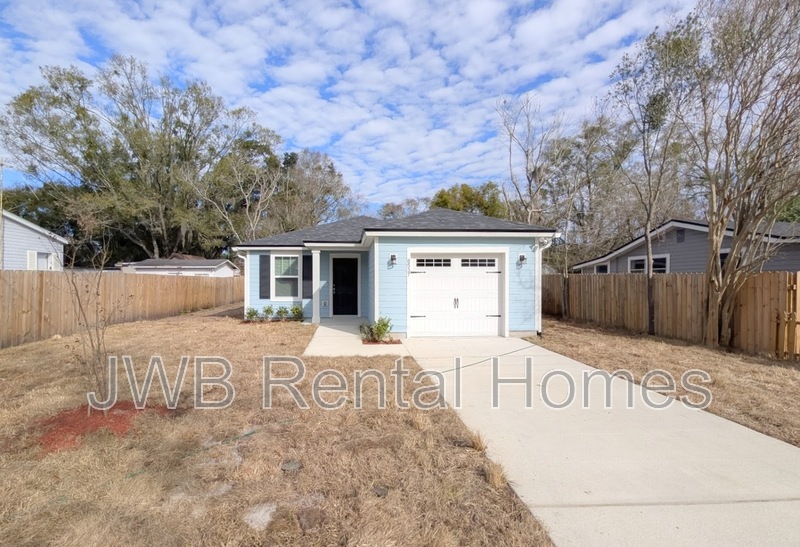 Jacksonville House: 8537 Peach St