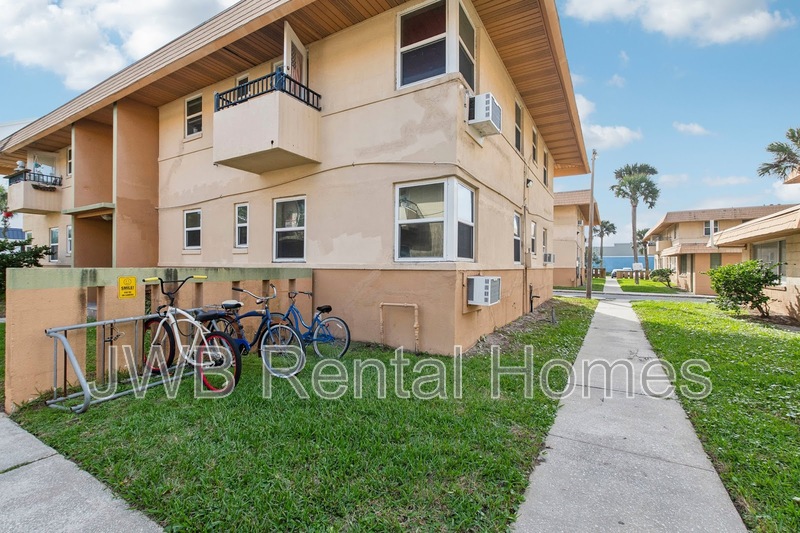 Jacksonville Beach Condo: 220 16th Ave N #130