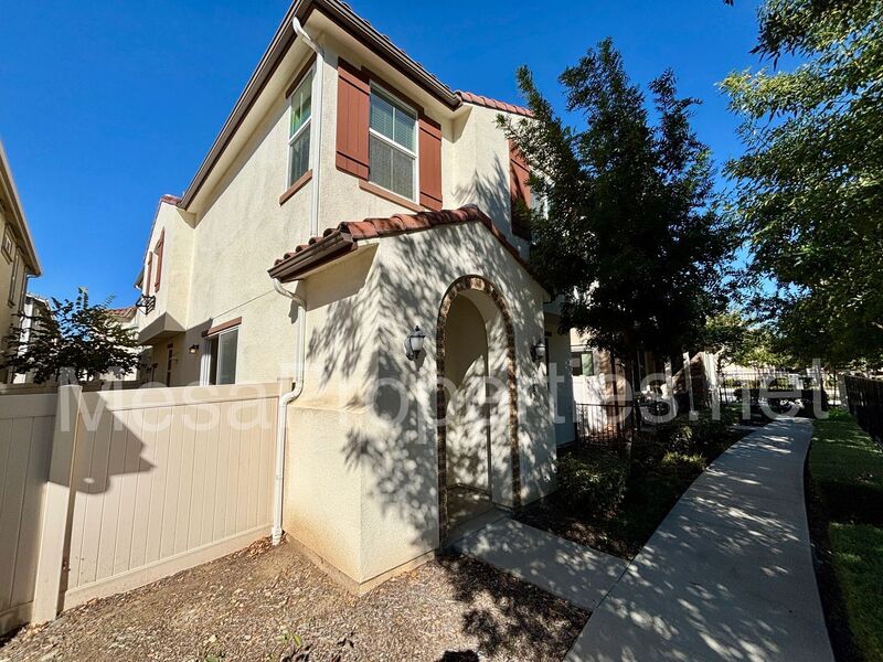 Rialto House: 687 S. Fillmore Ave.