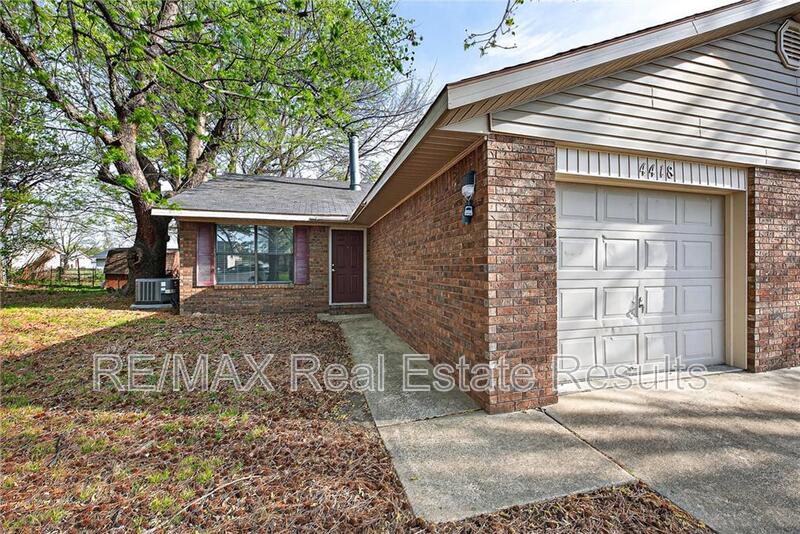 Fayetteville House: 4418 W Acoma St