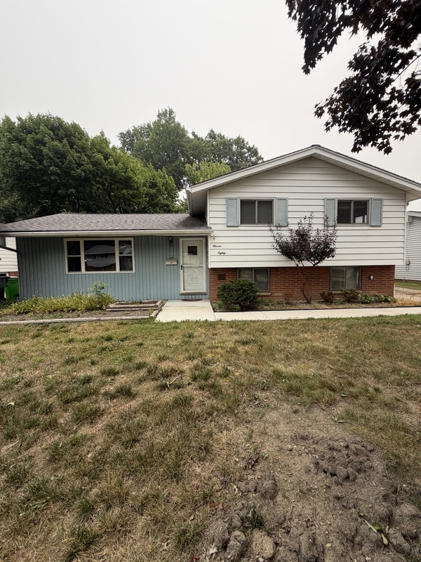 Mayfield Heights House: 1187 Golden Gate Boulevard