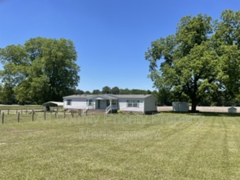 Smithfield House: 1916 NC Hwy 210
