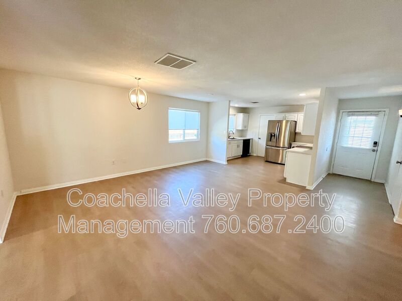 Palm Desert House: 42925 Connecticut St