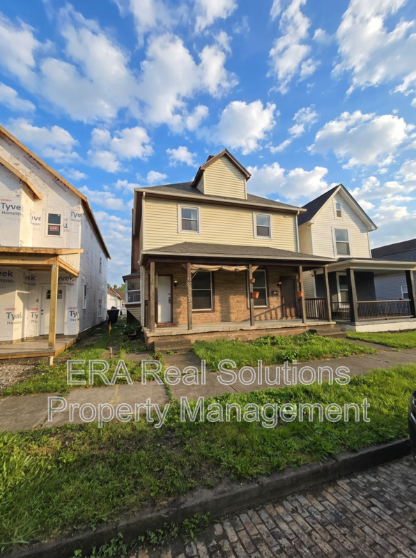 Columbus House: 162 Wisconsin Ave