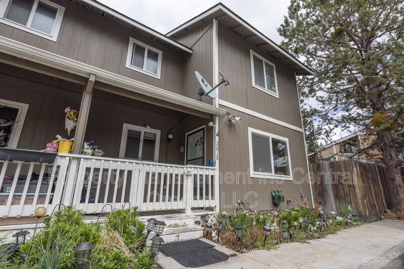 Bend Townhome: 2010 NE Full Moon Dr