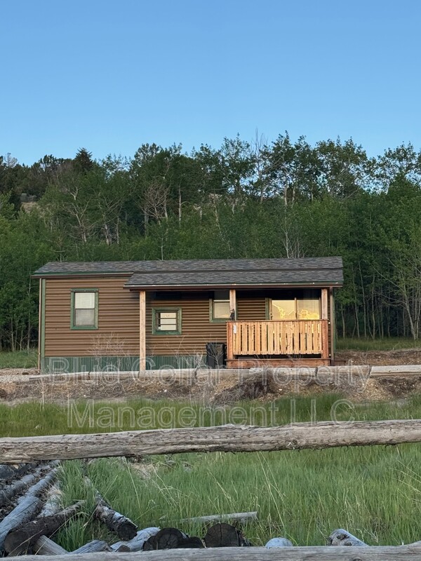 Anaconda House: 143 Ward Road- Cabin 1