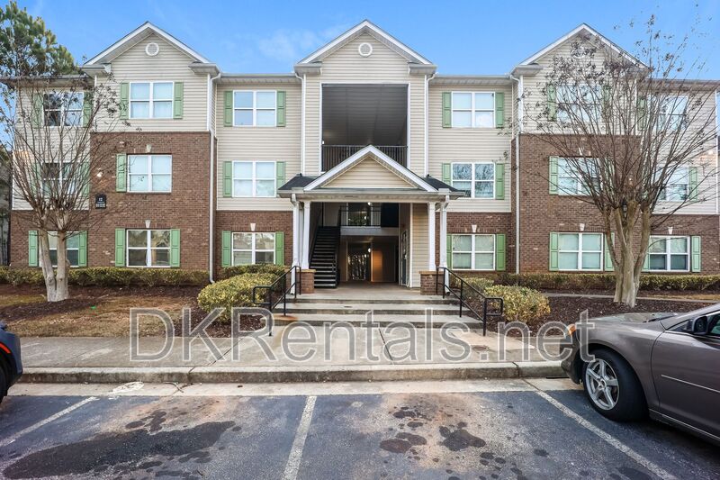 Lithonia House: 12101 Fairington Ridge Circle