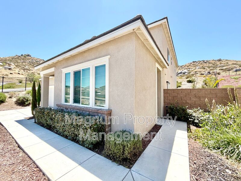 Winchester House: 30411 Ridgecrest Rd