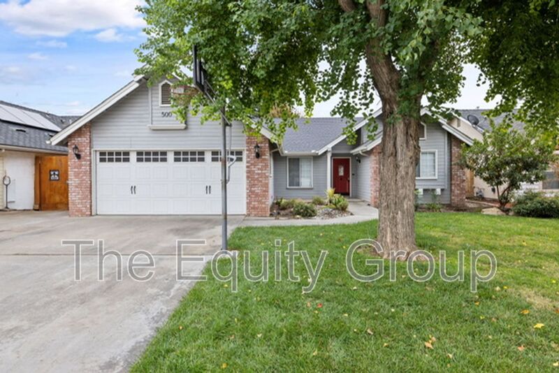 Visalia House: 500 North Tommy St