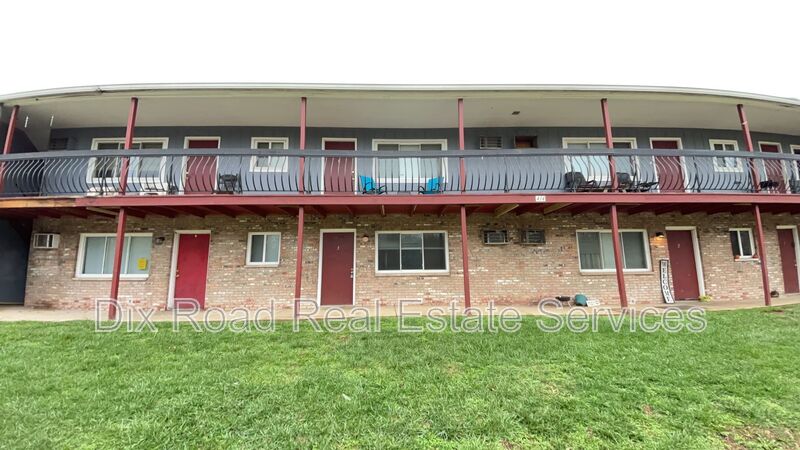 Trenton House: 414 Mars Road