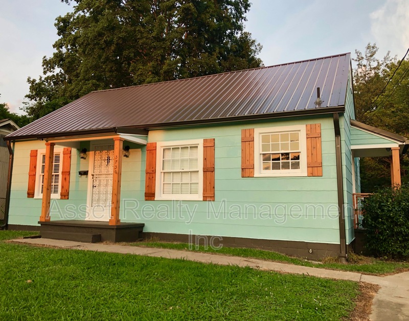 Knoxville House: 3730 Speedway Circle