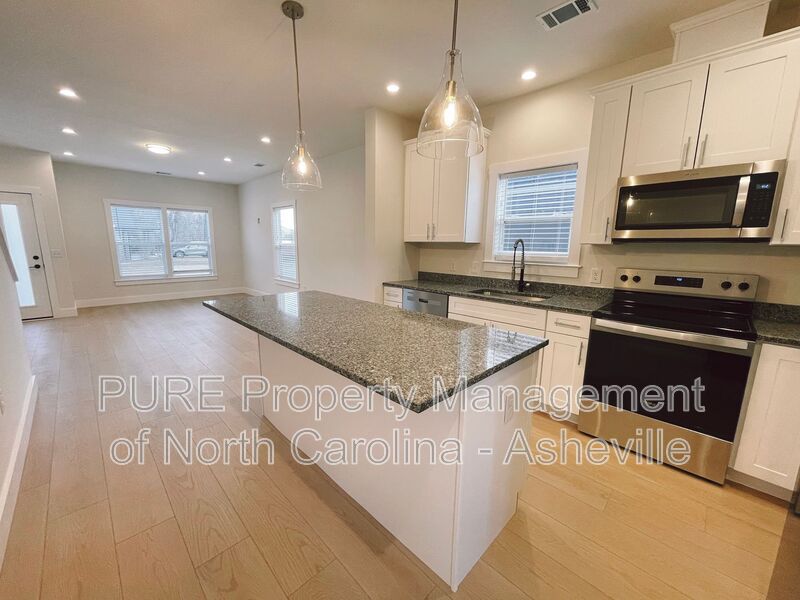 Asheville House: 1191 Bleachery Blvd