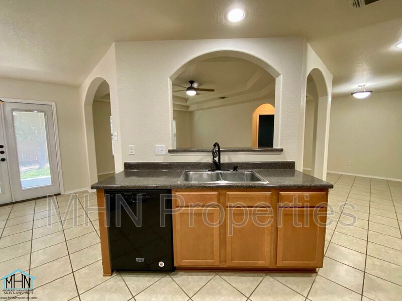 Spacious and Well Designed, 3bed/2.5 bath, located in the far Northeast just inside loop 1604! - Photo 9