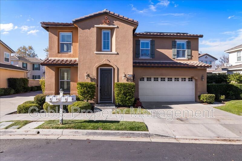 Santa Clarita House: 26951 Cape Cod Dr.