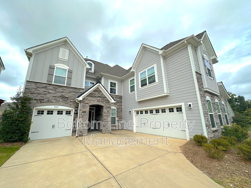 Concord House: 1007 Anatrella Ln NW