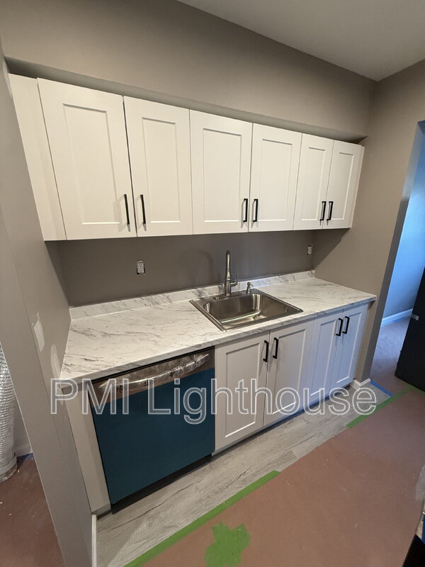 Holtsville House: 144 Storm Drive