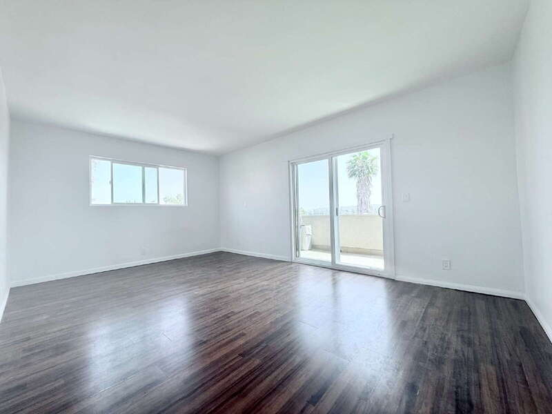 Los Angeles Condo: 1915 South Longwood Avenue