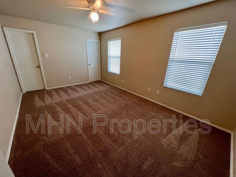 ADORABLE Single story home, close to Hwy. 410 and 87, located in Lakeside! - Photo 9