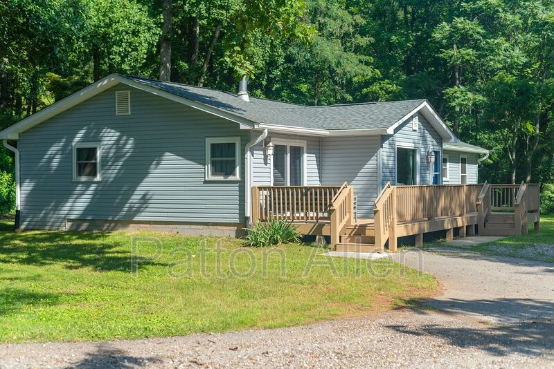 Asheville House: 63 Ben Lippen Rd