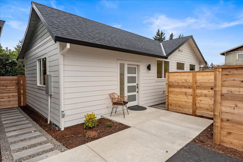 Portland House: 6703 SE 69th Ave
