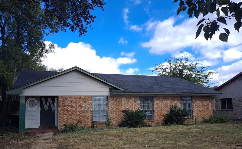 Plano House: 3517 Hillridge Dr