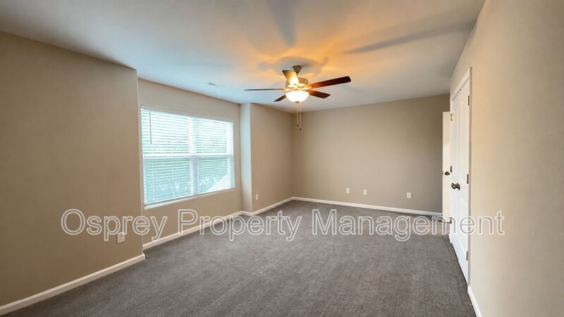 Spacious 4-Bedroom Norfolk Home with 2-Car Garage & Flexible Bonus Space - Photo 24