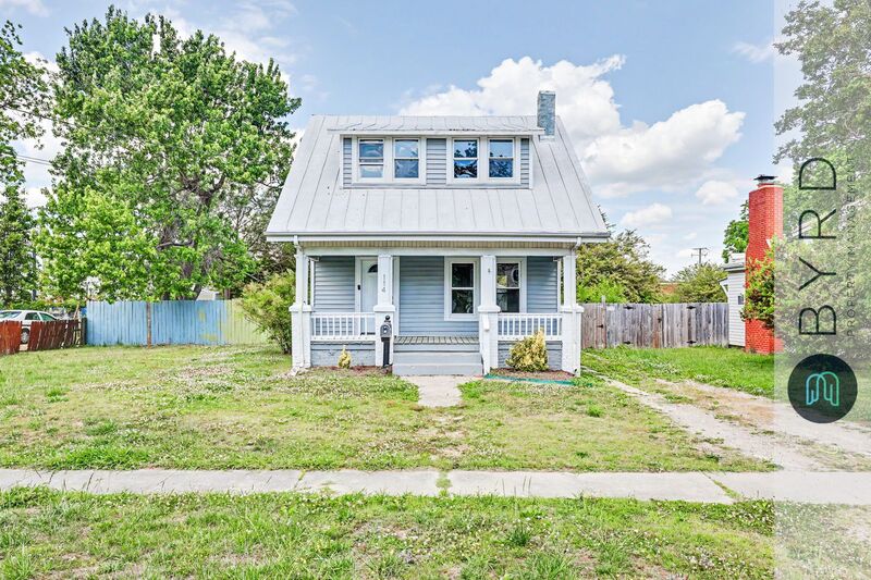 Colonial Heights House: 114 Lee Ave