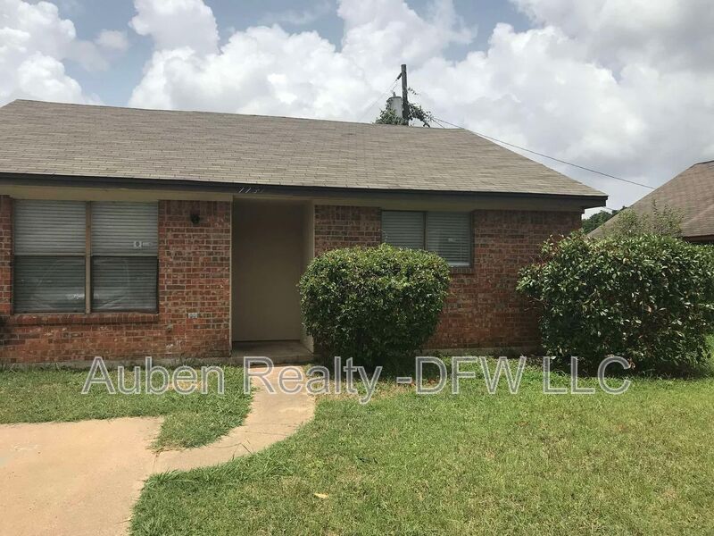 Cedar Hill House: 1131 Suburban Drive