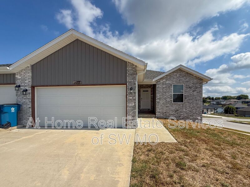 Ozark Condo: 702 E Watermill Cir