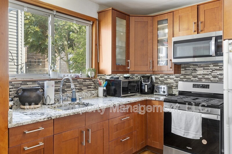 Somerville Condo: 483 Broadway - 1