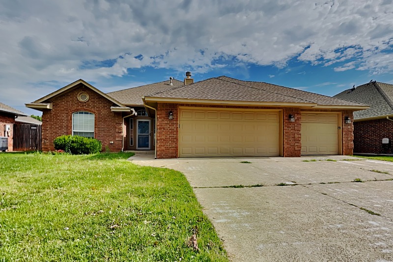 Moore House: 1717 SW 32nd St