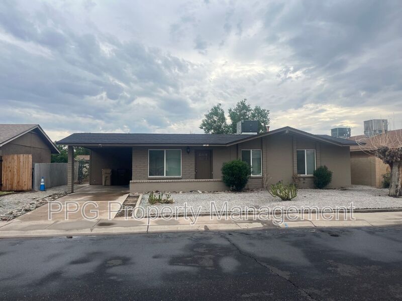 Peoria House: 7361 W Shangri La Rd