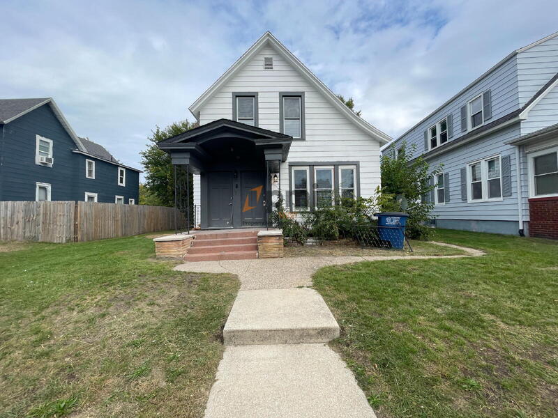 Michigan City Condo: 1204 Manhattan Street Lower