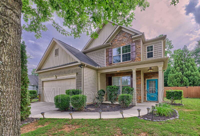Simpsonville House: 218 Marefair Ln