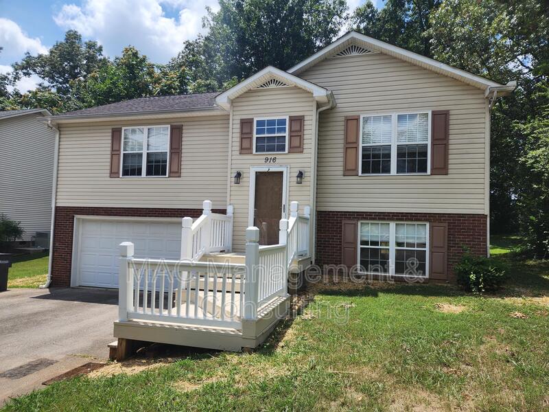 Cookeville House: 916 Bill Smith Rd.