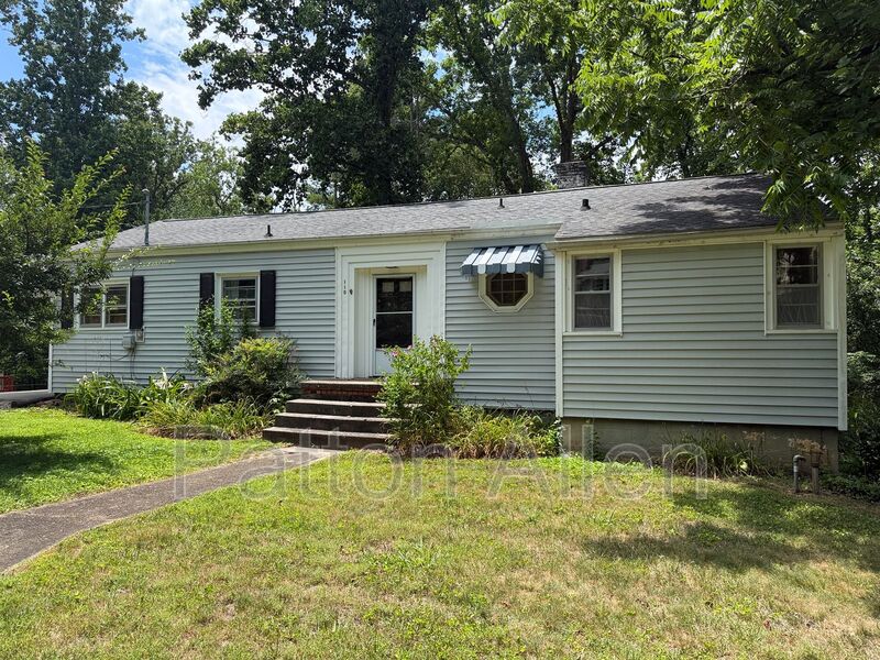 Arden House: 110 Locust Ct