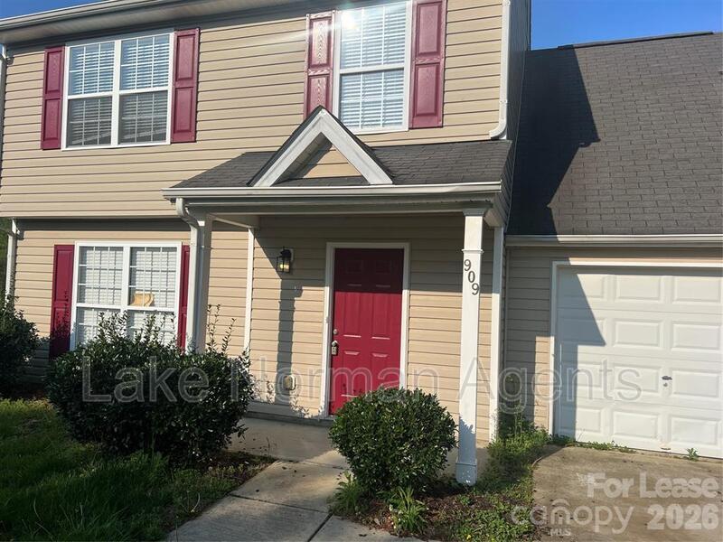Charlotte House: 909 Rucker Cliff