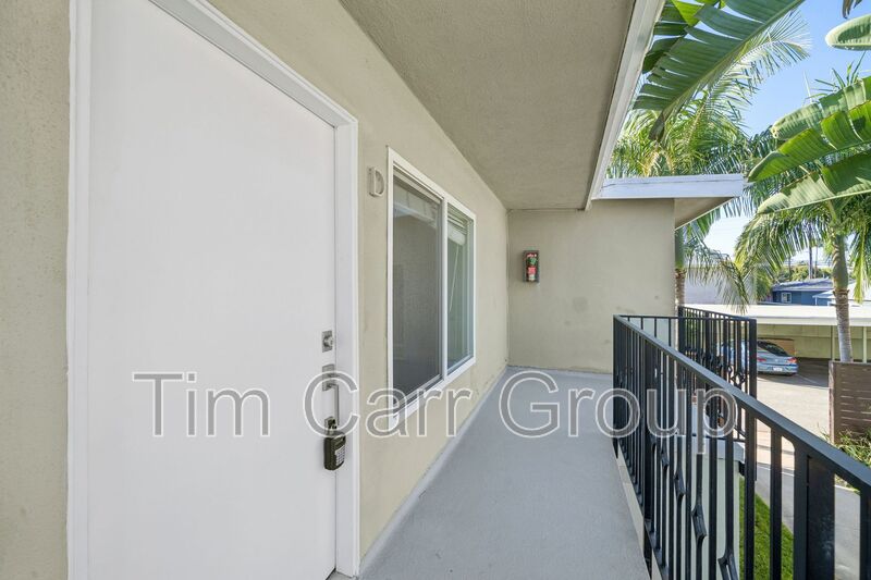 Costa Mesa Condo: 271 16th PL - D