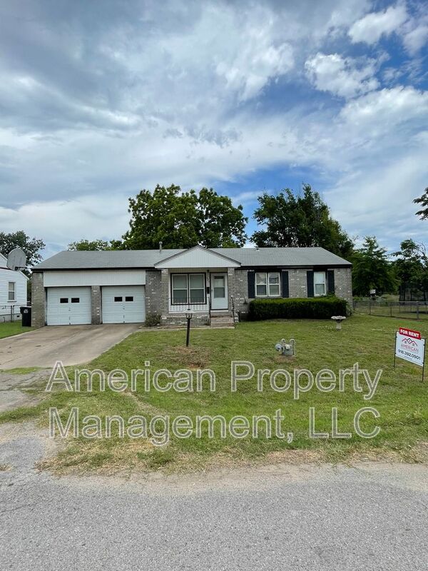 Jenks House: 523 E Duncan St