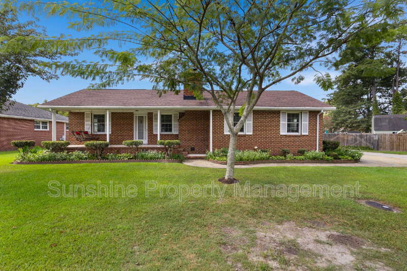 Chesapeake House: 512 Winwood Dr