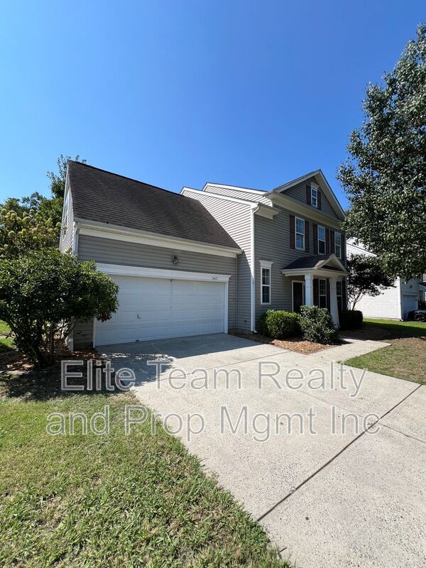 Charlotte House: 14011 Millers Creek Lane