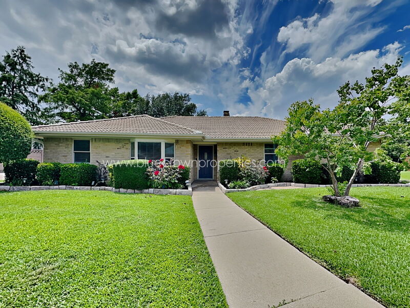 Roanoke House: 9 Brookfield Court