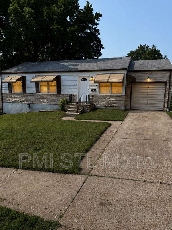St. Louis House: 1209 Kilgore Drive