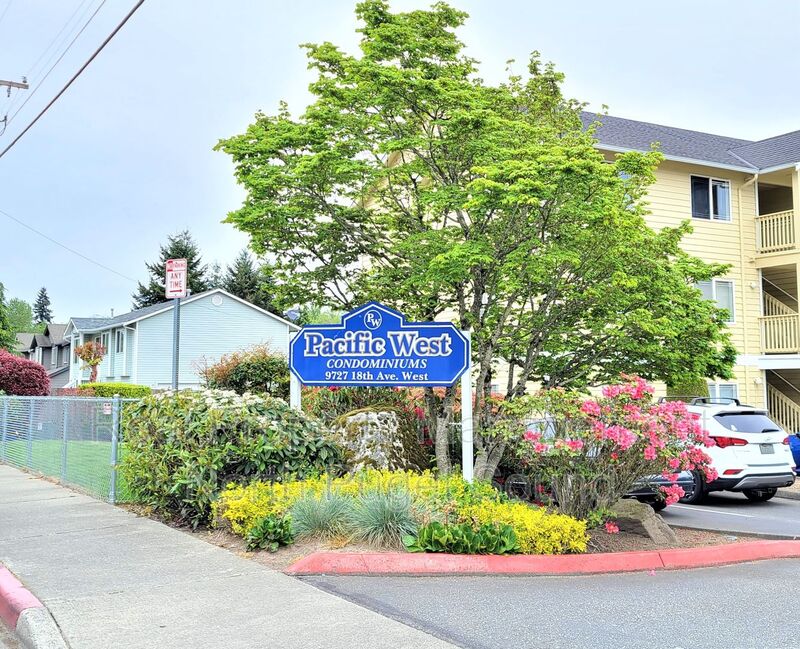 Everett Condo: 9727 18th Ave W
