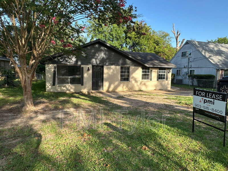 Tyler House: 1538 N Hill Ave