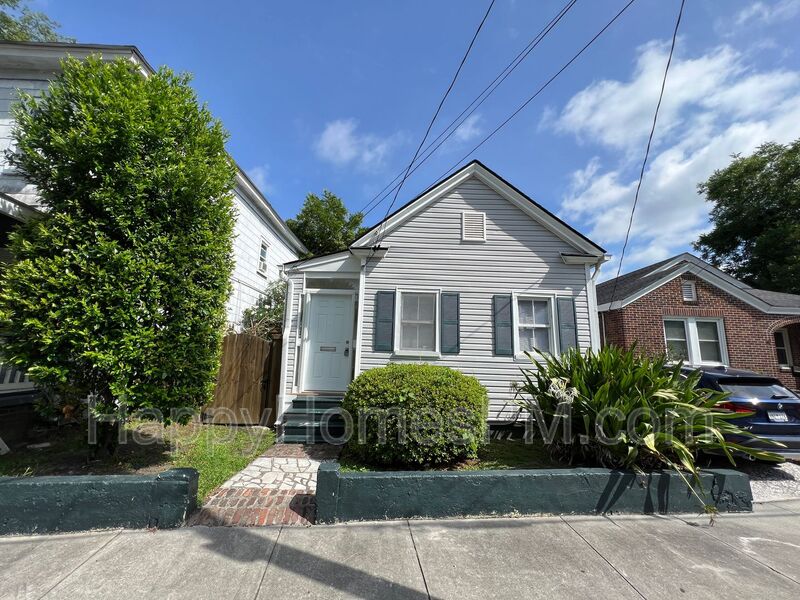 Charleston House: 6 Maverick St